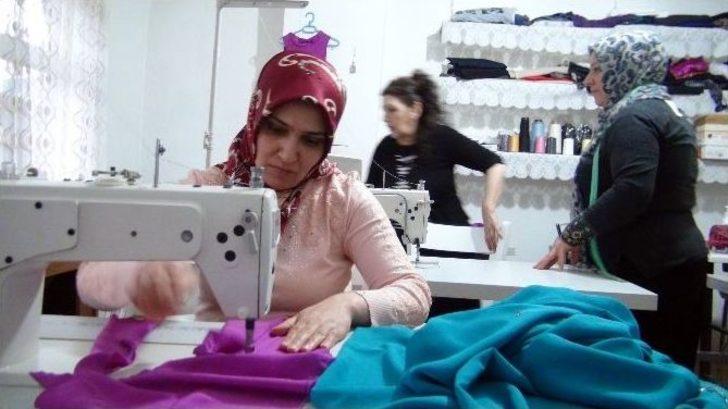 (özel Haber) Yıllardır Çocuklarına Hem Analık Hem De Babalık Yapıyor G3