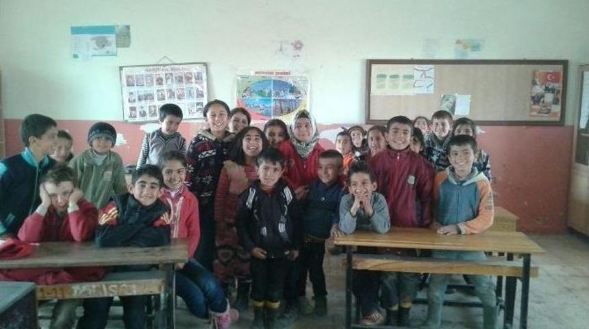 Van&rsquo;da &lsquo;&ccedil;ocuklar Giysin&rsquo; Kampanyası