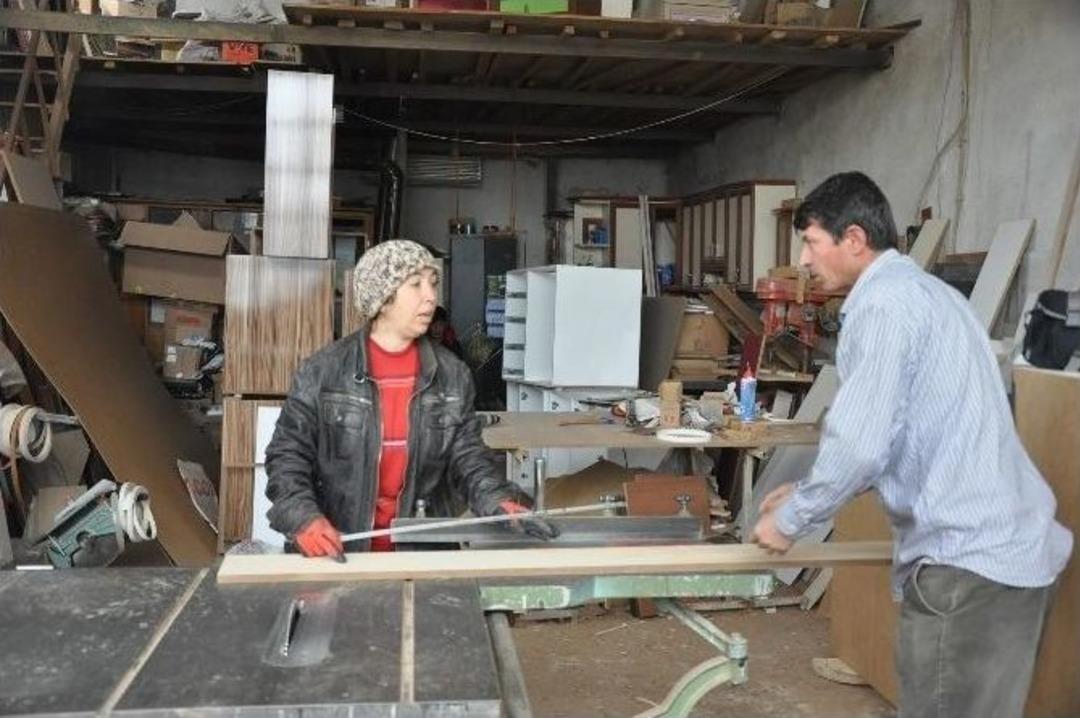 (&ouml;zel Haber) Marangozhaneye Kadın Eli Değdi Mutfak Dekorasyonları Daha Da G&uuml;zelleşti