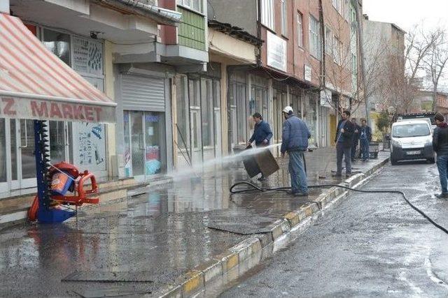 Ardahan Belediyesi Yol Ve Kaldırım Temizliği Devam Ediyor