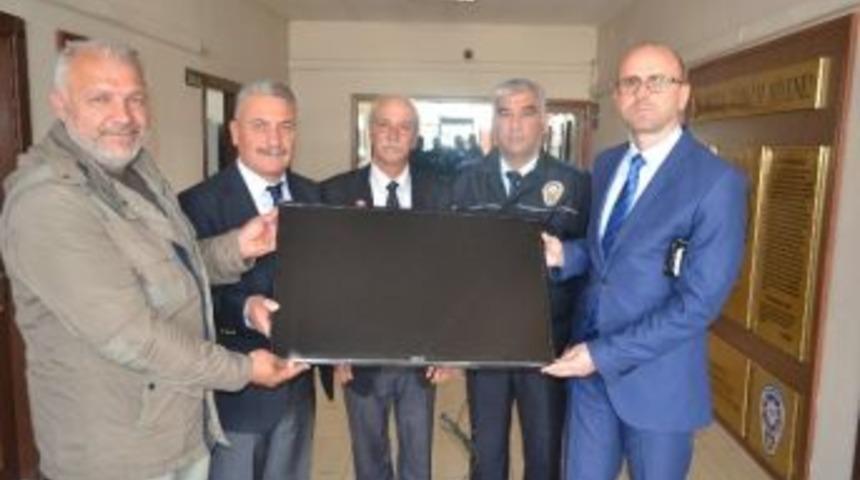 Avcılardan Polis Merkezine Monit&ouml;r