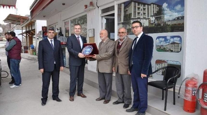 Emet&rsquo;te Vergi Rekortmeni Esnafa Plaket