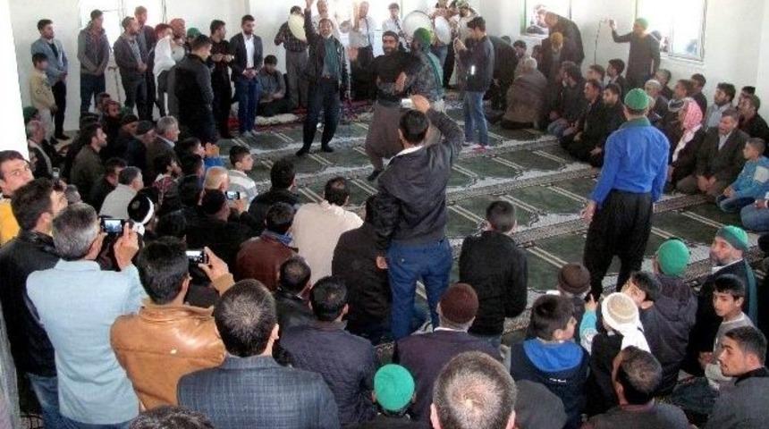 Kadiri Tarikatı Şeyhi, Umreye Dualarla Uğurlandı