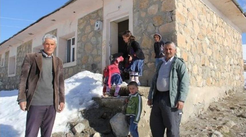 &Ouml;ğretmen Atanmayınca Ders Zili Bir D&ouml;nem Ge&ccedil; &Ccedil;aldı