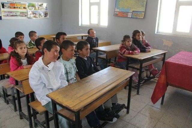 &Ouml;ğretmen Atanmayınca Ders Zili Bir D&ouml;nem Ge&ccedil; &Ccedil;aldı 1