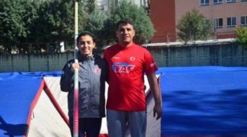 Demet Parlak 15 G&uuml;nde 4 Rekor Kırdı