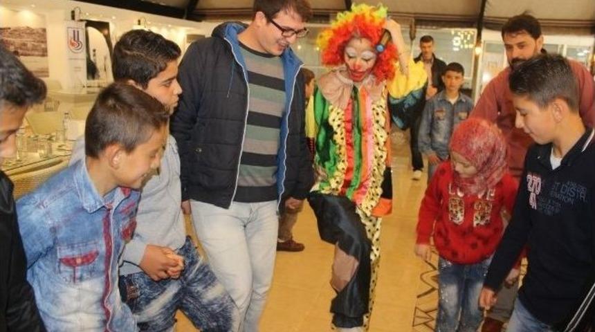 Gen&ccedil; Memurlar Gen&ccedil; Suriyelileri Unutmadı