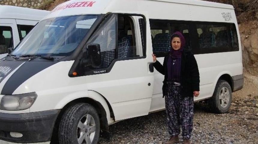 (&ouml;zel Haber) Hem K&ouml;y&uuml; Hem De Evinin Y&uuml;k&uuml;n&uuml; Taşıyor