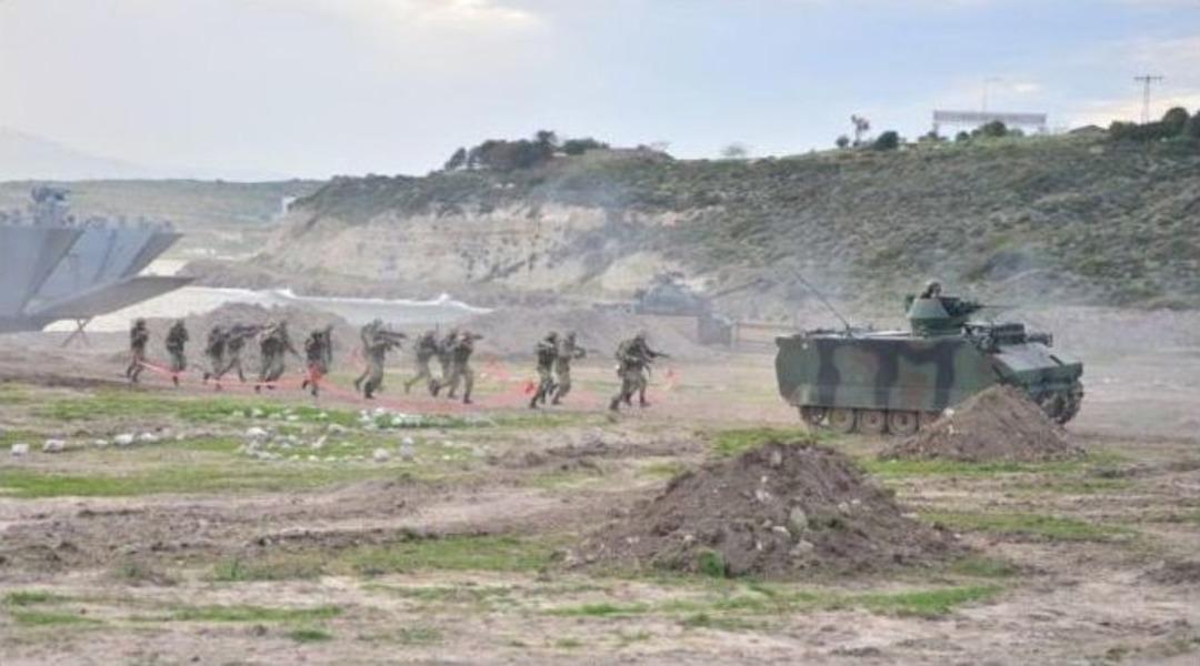 Amfibilerden Nefes Kesen &rsquo;&ccedil;ıkarma&rsquo; Tatbikatı