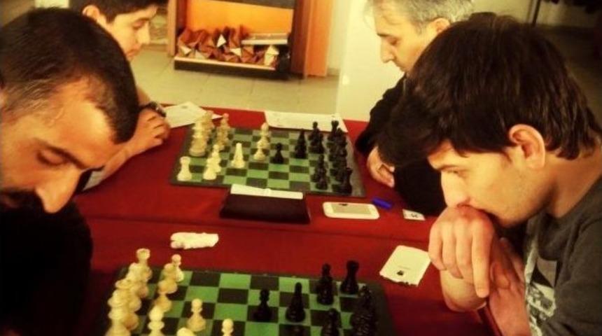 Hınıs&rsquo;ta Satran&ccedil; Turnuvası Heyecanı