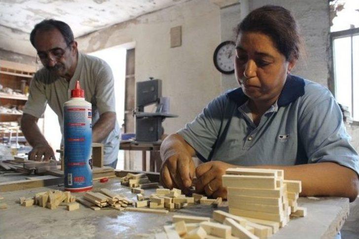 (özel) Ahşap Oyuncak Yapıyor, Otistik Çocuklara Mutluluk Veriyor G4