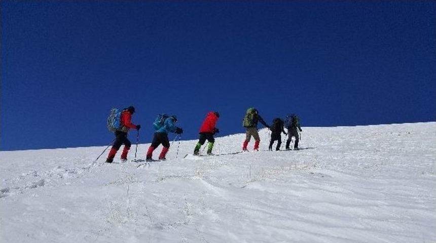 3 Bin 684 Metrede ‘barış’ Mesajı