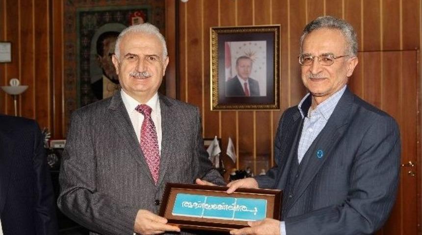 Tebriz &Uuml;niversite&rsquo;nden Rekt&ouml;r Ko&ccedil;ak&rsquo;a Ziyaret