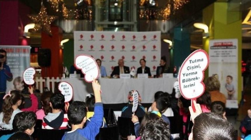 T&uuml;rk B&ouml;brek Vakfı, &Ccedil;ocuklarda B&ouml;brek Sağlığına Dikkat &Ccedil;ekti