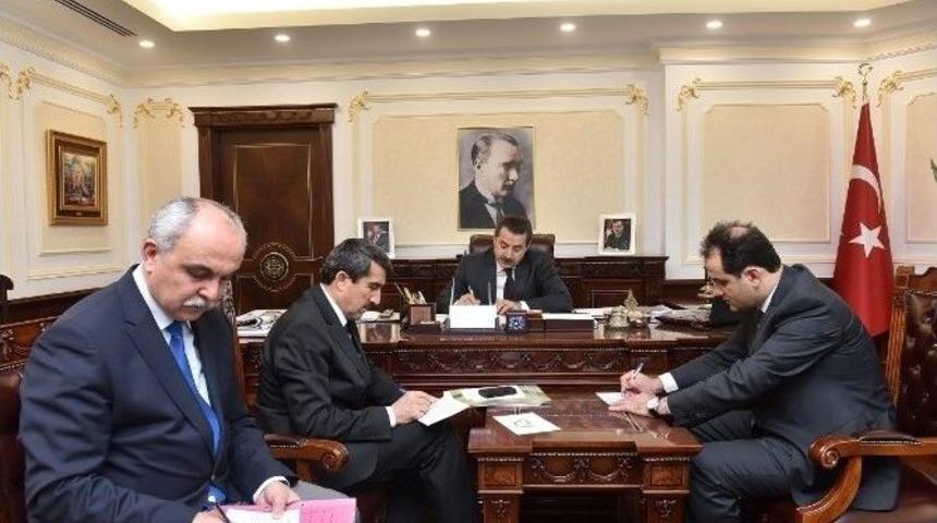 Tarım Bakanı Faruk &Ccedil;elik &Uuml;reticilerle G&ouml;r&uuml;şmeye Devam Ediyor