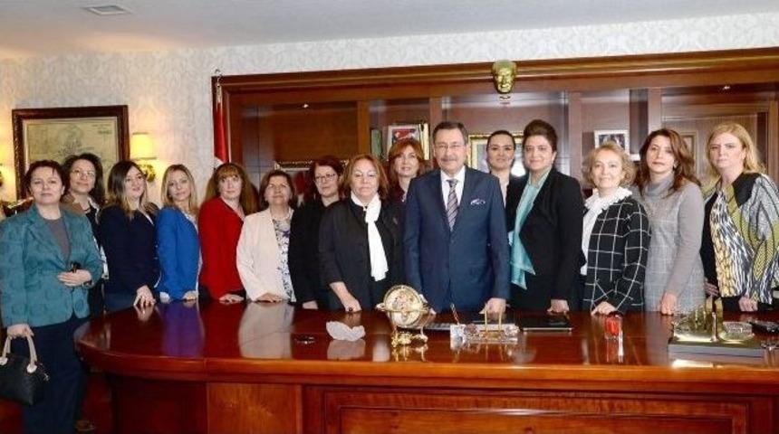 G&ouml;k&ccedil;ek Kadın B&uuml;rokratlarla Bir Araya Geldi