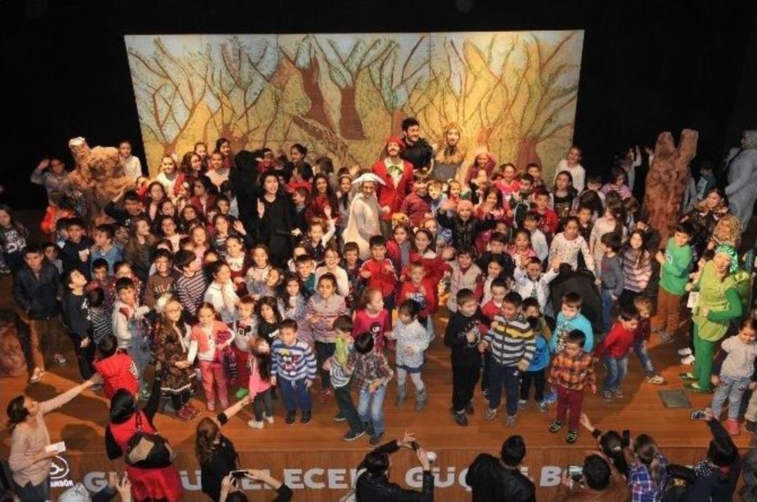 &ldquo;la Fonten Orman Mahkemesinde&rdquo; Oyunu Boz&uuml;y&uuml;k&rsquo;te Sahnelendi