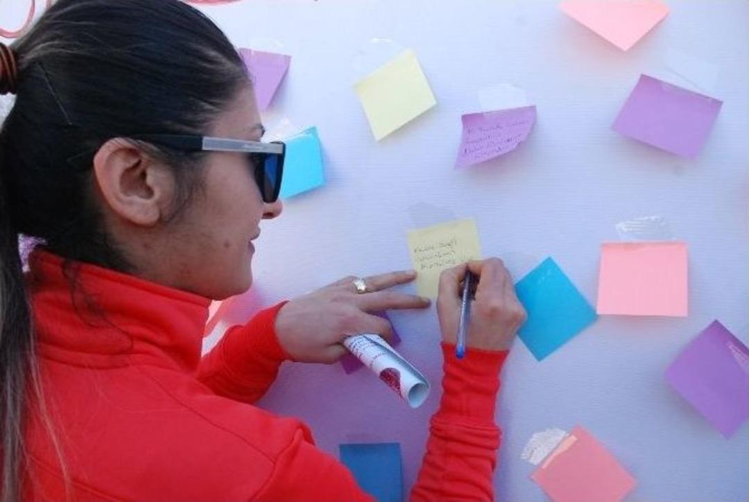 Kadınların &ldquo;sen Olsaydın&rdquo; Standına Yazdıkları Dikkat &Ccedil;ekti