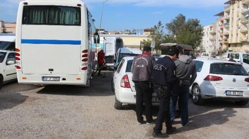 Manisa&rsquo;da 15 Aracın Lastiğini Kestiler