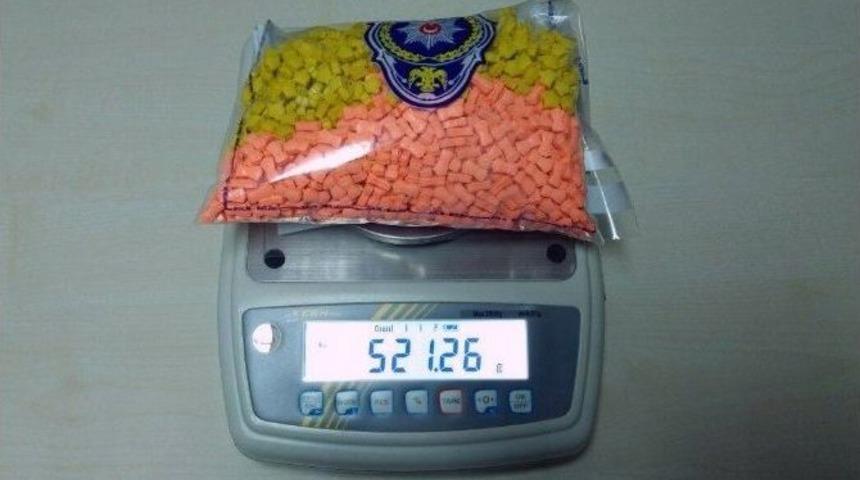 Evde Gizledikleri Uyuşturuculara Polis El Koydu