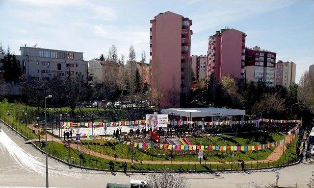 Özgecan Aslan Parkı Ve Anıt Heykeli Açıldı