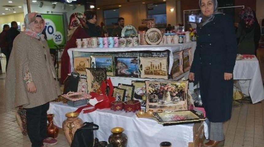 Bitlisli Kadınlar Tatvan&rsquo;da Sergi A&ccedil;tı