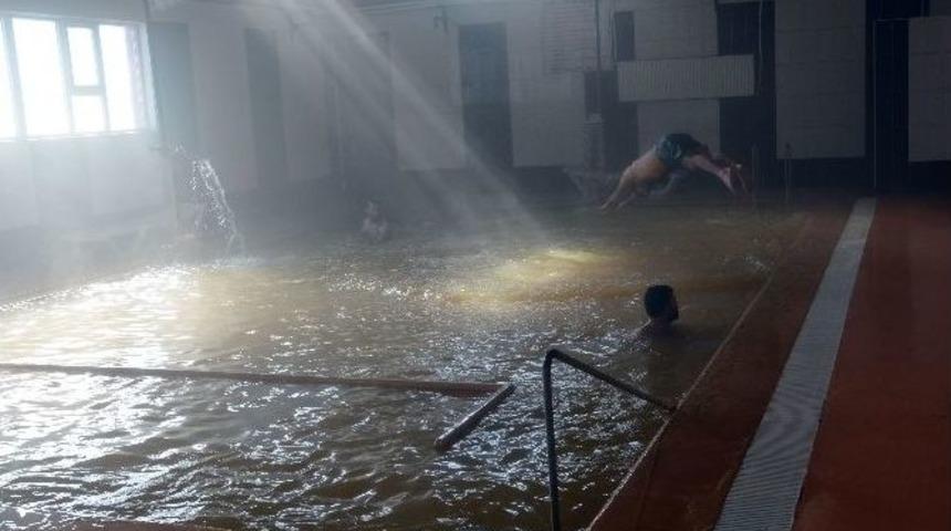 Tatvan’da Kaplıca Keyfi