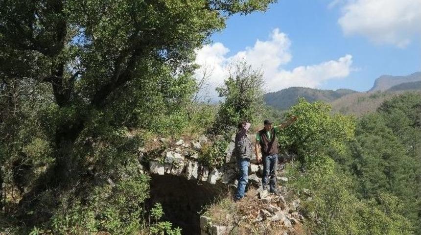 Tarihi Kaleye Gezi D&uuml;zenlendi
