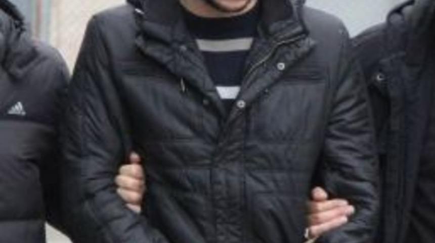 Polisi G&ouml;r&uuml;p Ka&ccedil;ınca Uyuşturucuyla Yakalandı