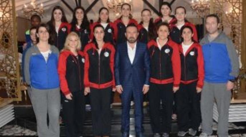 Başkan Doğan, Bayan Basket Takımını Ağırladı
