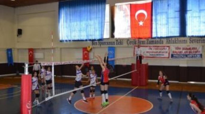 Voleybol Yarı Final Heyecanı Başladı