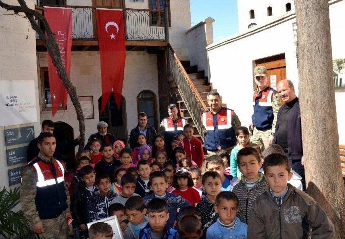 Gazi Kentin Kırsalındaki &Ccedil;ocuklara &Ouml;rnek Gezi