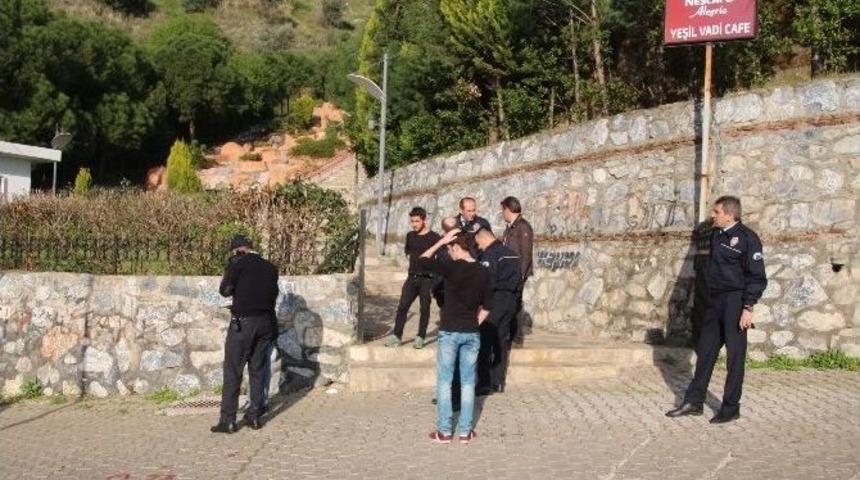 Eski Kız Arkadaşını Pompalı T&uuml;fekle Sırtından Vurdu