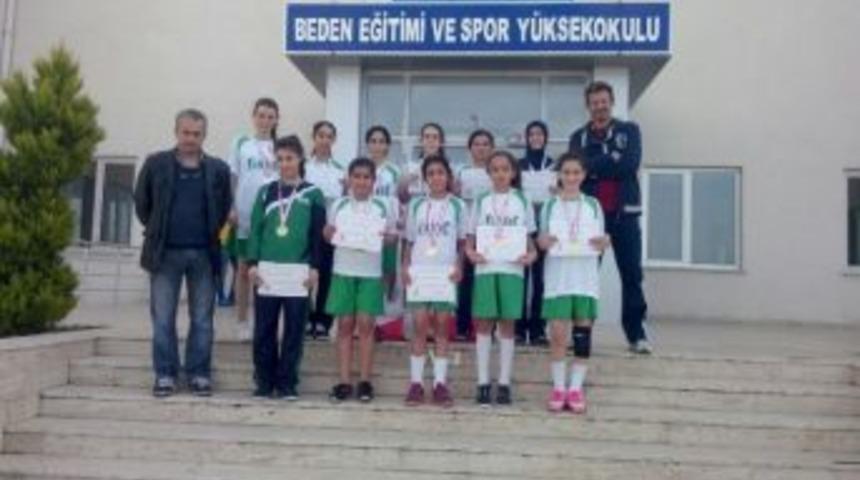 Aydın Hentbol Yıldız Kızlarda Yarı Finale Y&uuml;kseldi