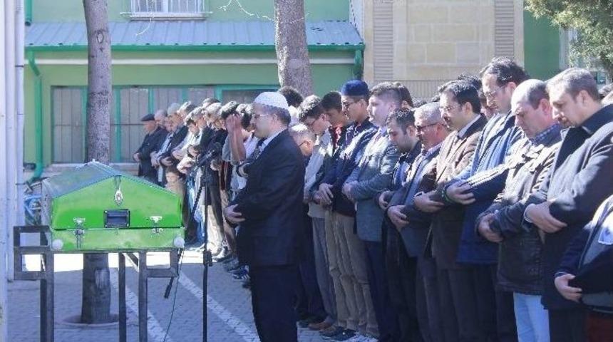 Şelaleye D&uuml;şen Lise &Ouml;ğrencisi Toprağa Verildi