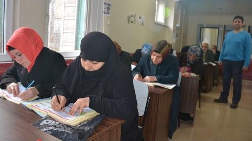 Tatvan&rsquo;daki Okuma Yazma Kurslarına Yoğun İlgi