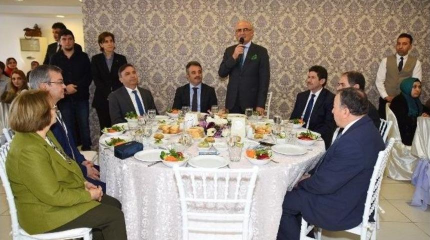 Başkan Yılmaz’dan Kadın Personele Yemek