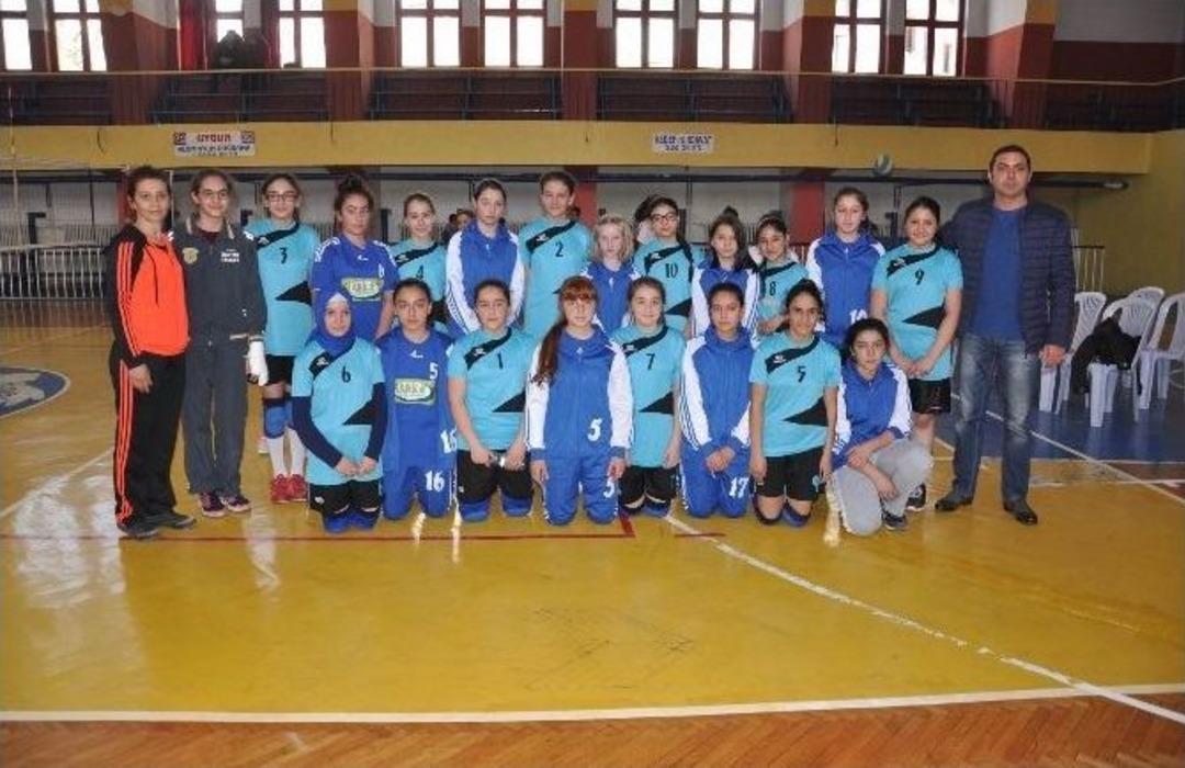 Evde Karı-koca Sahada Rakip Oldular