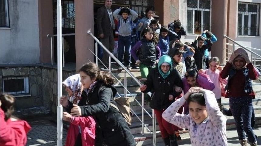 Muş&rsquo;ta Ger&ccedil;eği Aratmayan Deprem Tatbikatı