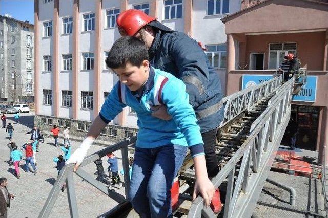 Muş’ta Gerçeği Aratmayan Deprem Tatbikatı