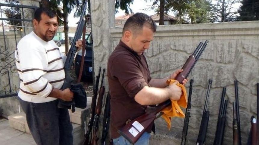 Ka&ccedil;ak Avcıların T&uuml;fekleri Satışa &Ccedil;ıkacak