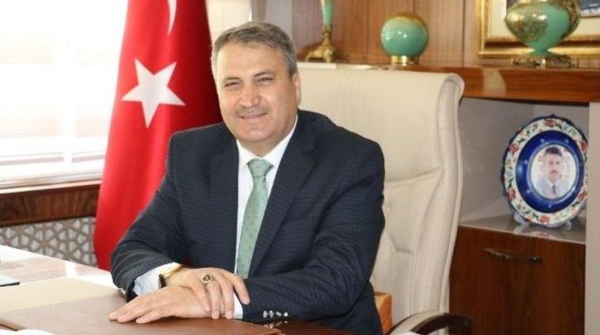 Başkan &Ccedil;er&ccedil;i&rsquo;den Kadınlar G&uuml;n&uuml; Kutlaması