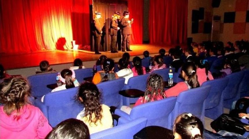 &Ccedil;eşmeli &Ccedil;ocukların Kukla Sevinci