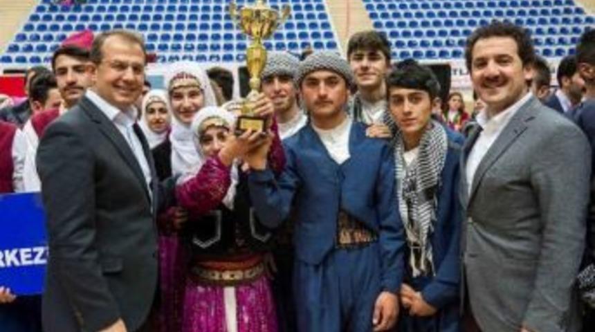 Van&rsquo;da Kul&uuml;plerarası Halk Oyunları Yarışması