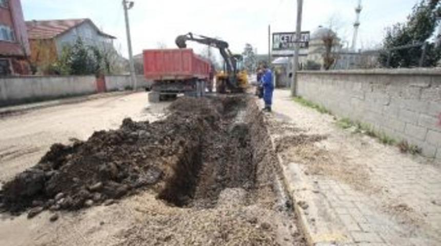 Kara&ccedil;alılık Mahallesinde Alt Yapı &Ccedil;alışmaları Devam Ediyor