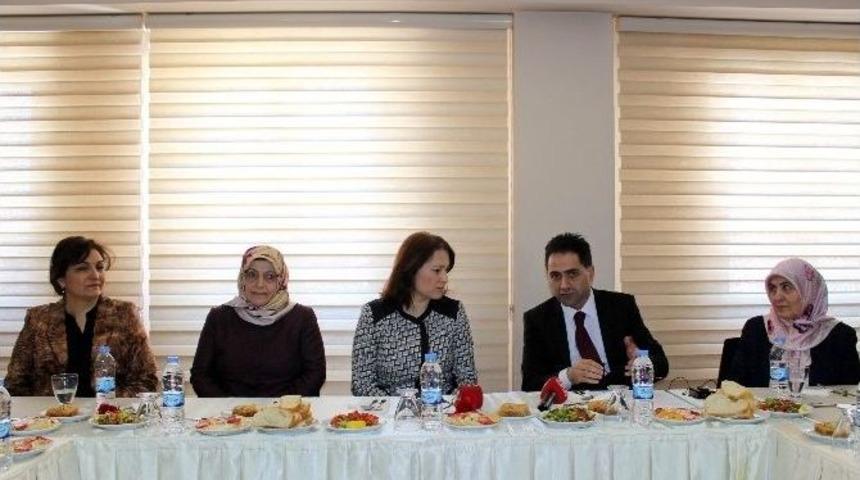 Erzurum Halk Sağlığı M&uuml;d&uuml;rl&uuml;ğ&uuml;&rsquo;nde &ldquo;8 Mart D&uuml;nya Kadınlar G&uuml;n&uuml;&rdquo; Toplantısı