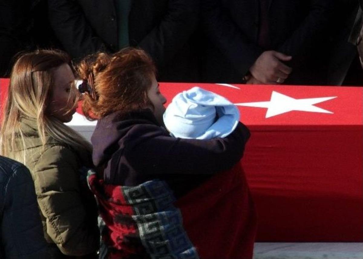 Şehit Eşe Asker Selamıyla Veda