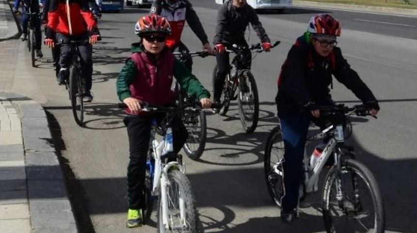 Pedallar Sağlıklı Yaşam İ&ccedil;in &Ccedil;evrildi