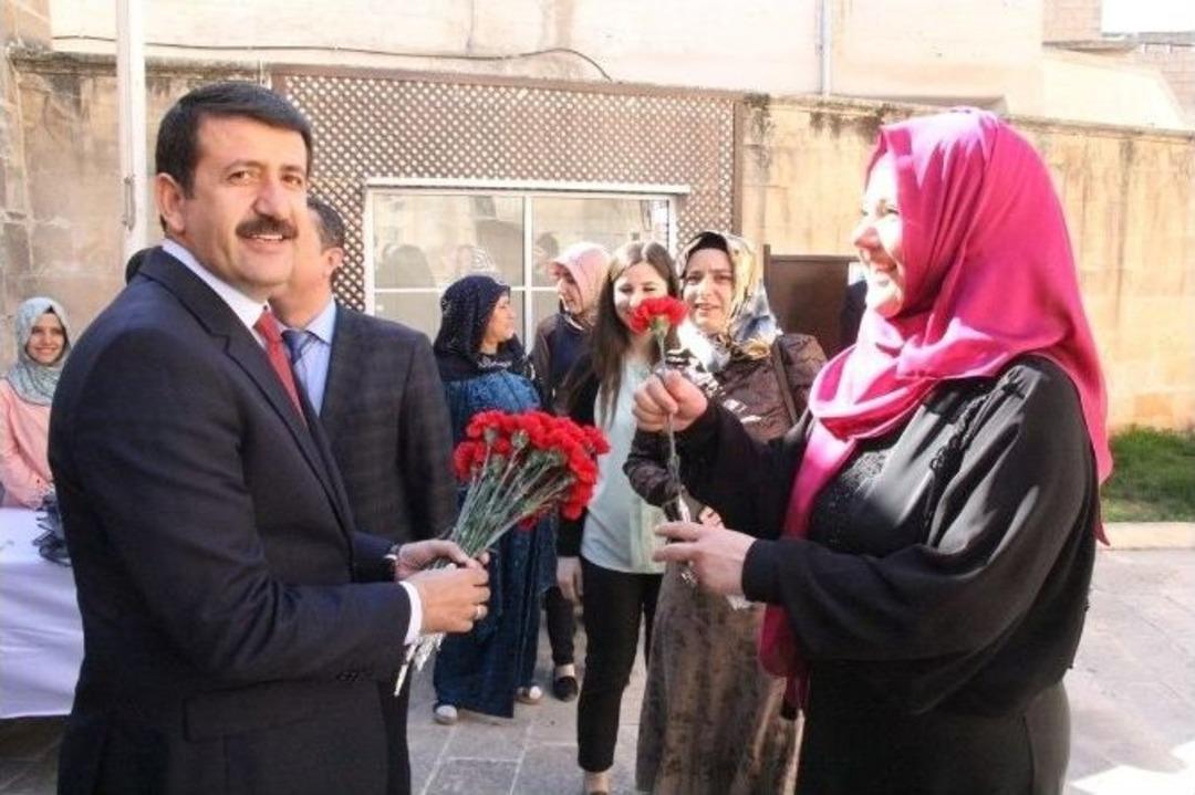 İkbal G&uuml;rpınar Şanlıurfa&rsquo;da Kadınlarla Buluştu