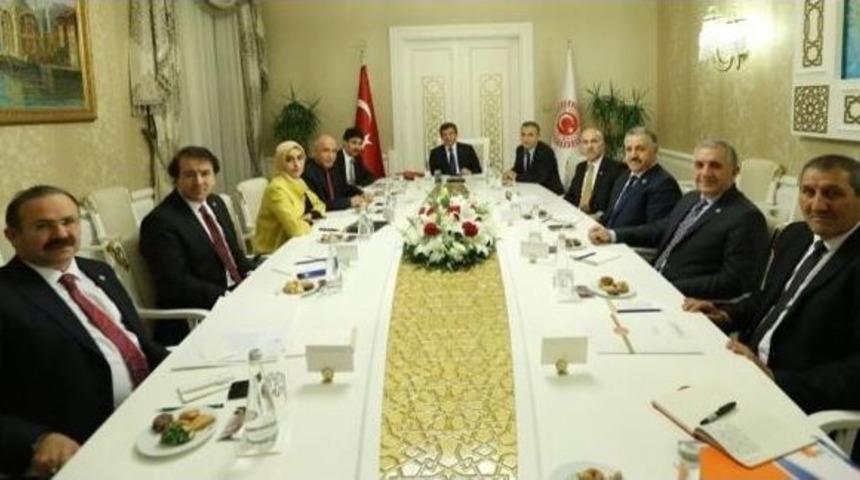 B&ouml;lge Milletvekilleri Başbakan Davutoğlu İle Bir Arya Geldi